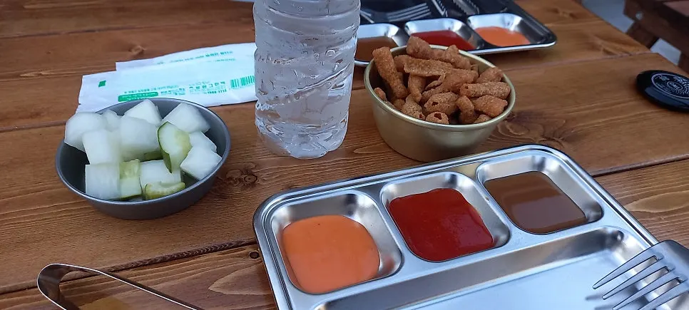 실내와 반야외로 이어지는 꼬꼬랜드 좌석