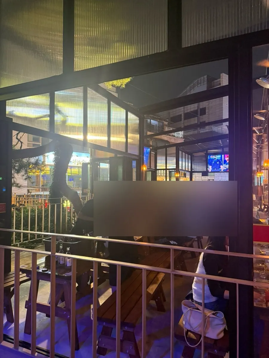 홍대 야장으로 유명한 꼬꼬랜드 내부 전경