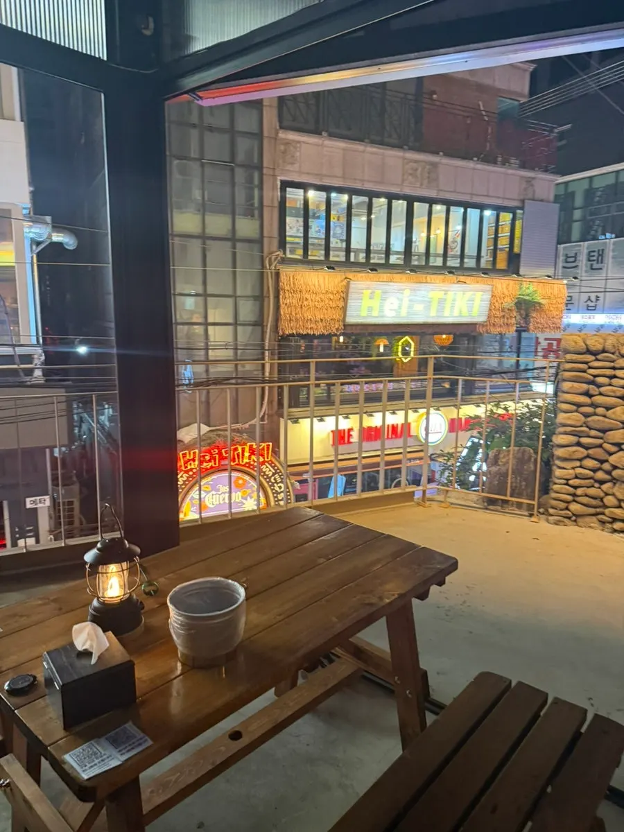 야구 중계가 나오는 꼬꼬랜드 대형 TV