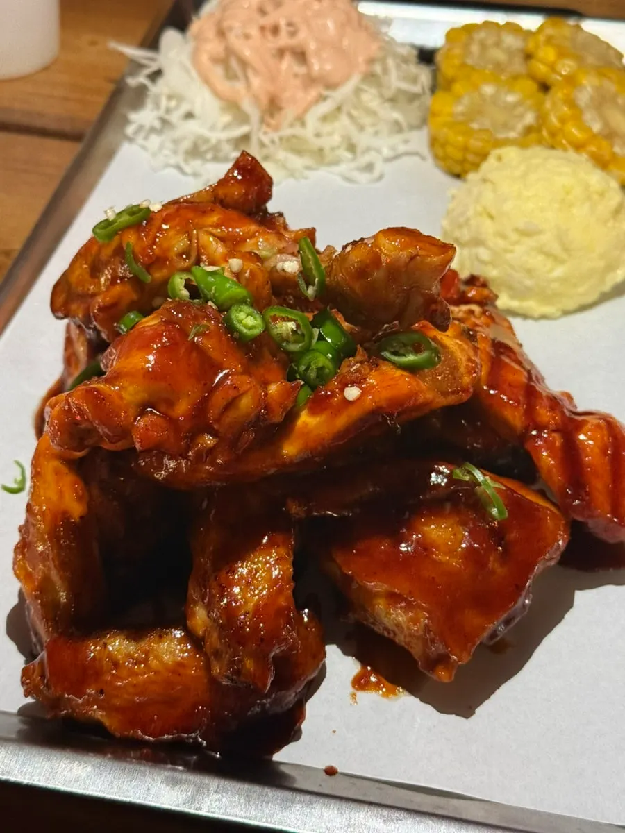 직화 숯불 양념 닭바베큐 한 상