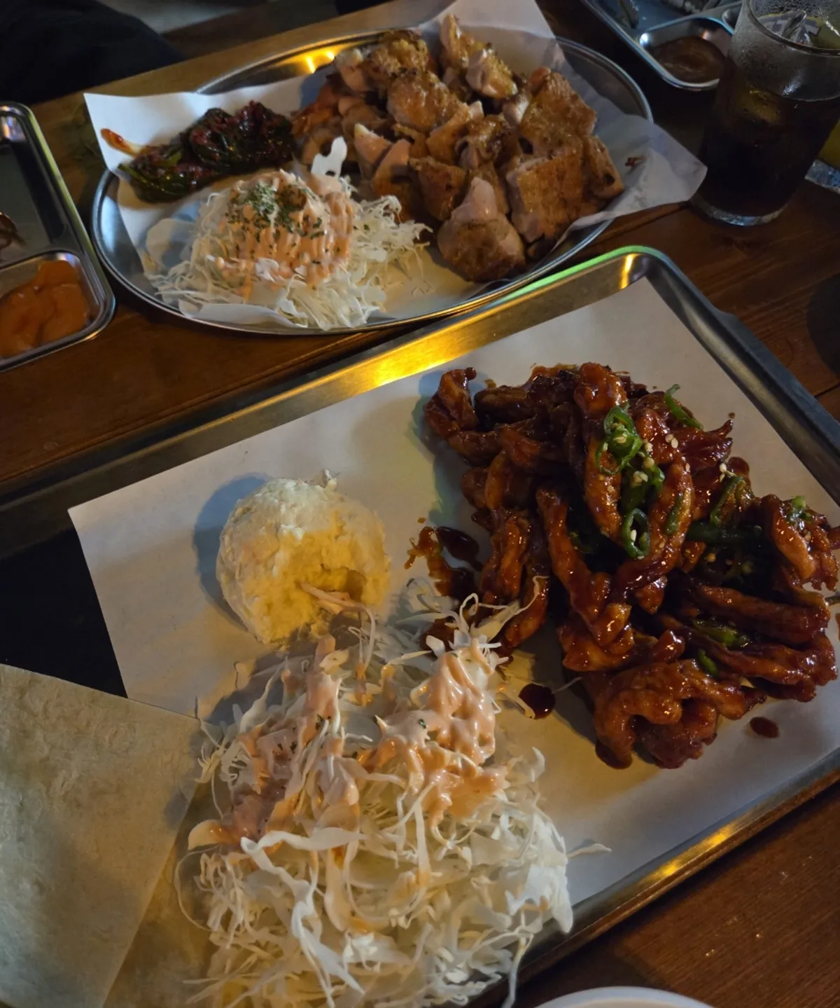 직화 숯불 순살 바베큐와 숯불 닭목살 한 상