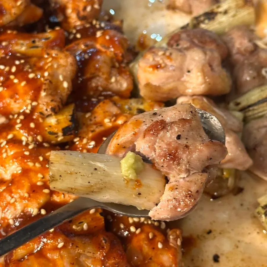 Cross-section of a thigh-meat chicken skewer