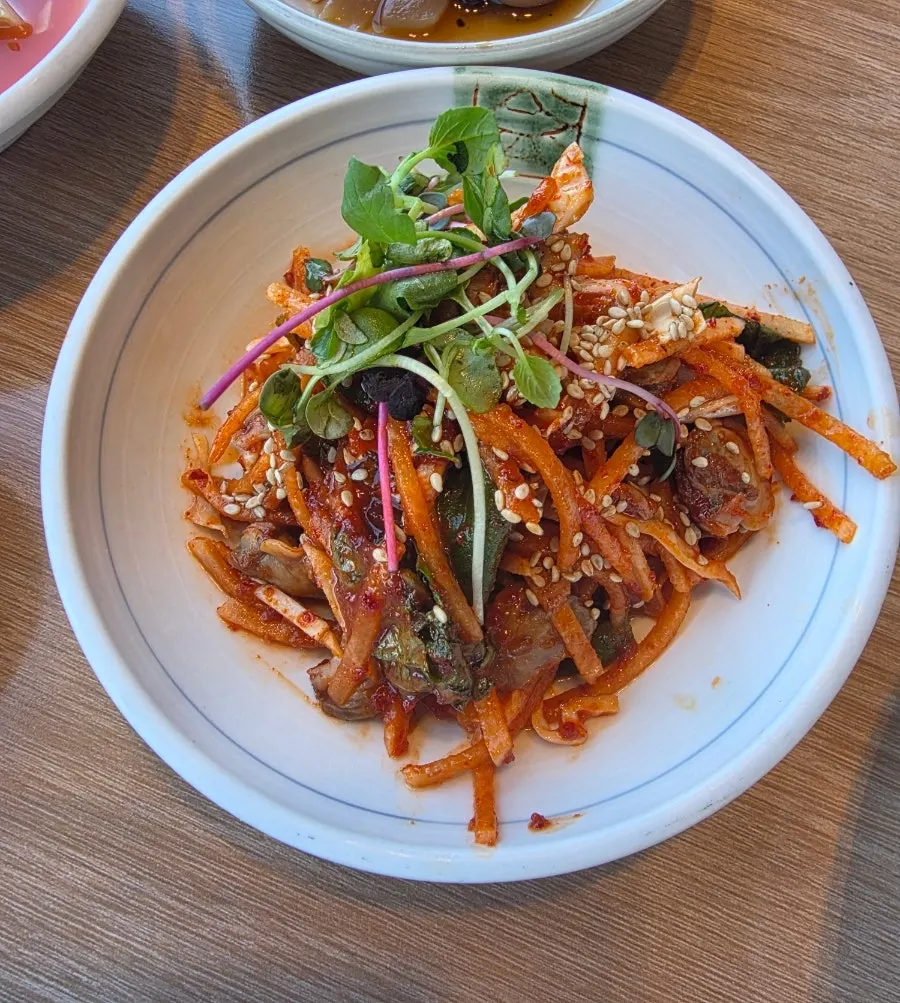 Spicy cockle side dish tossed with vegetables