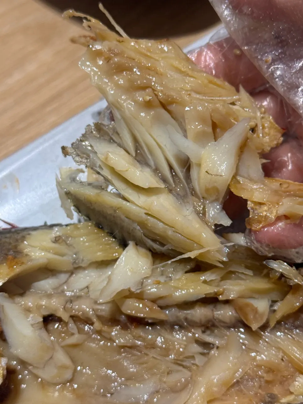 Eating dried corvina flesh together with rice