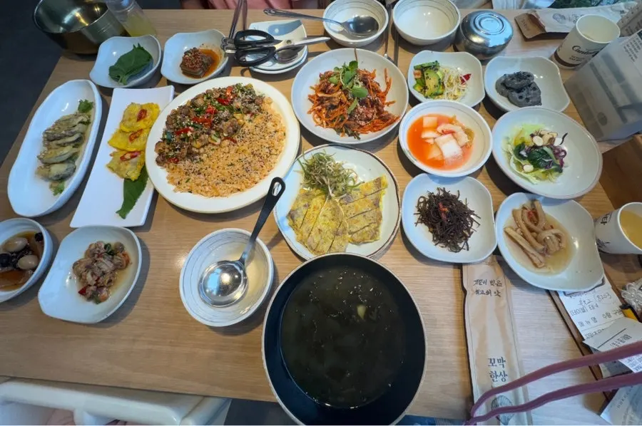 Generous full spread from Kkomak Hansang