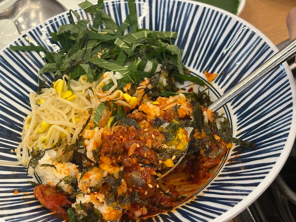 Mixed cockle bibimbap