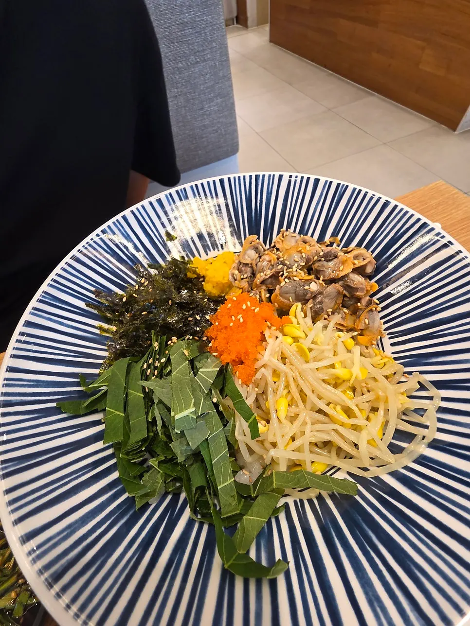 꼬막만세 자리에 세팅된 기본 상차림