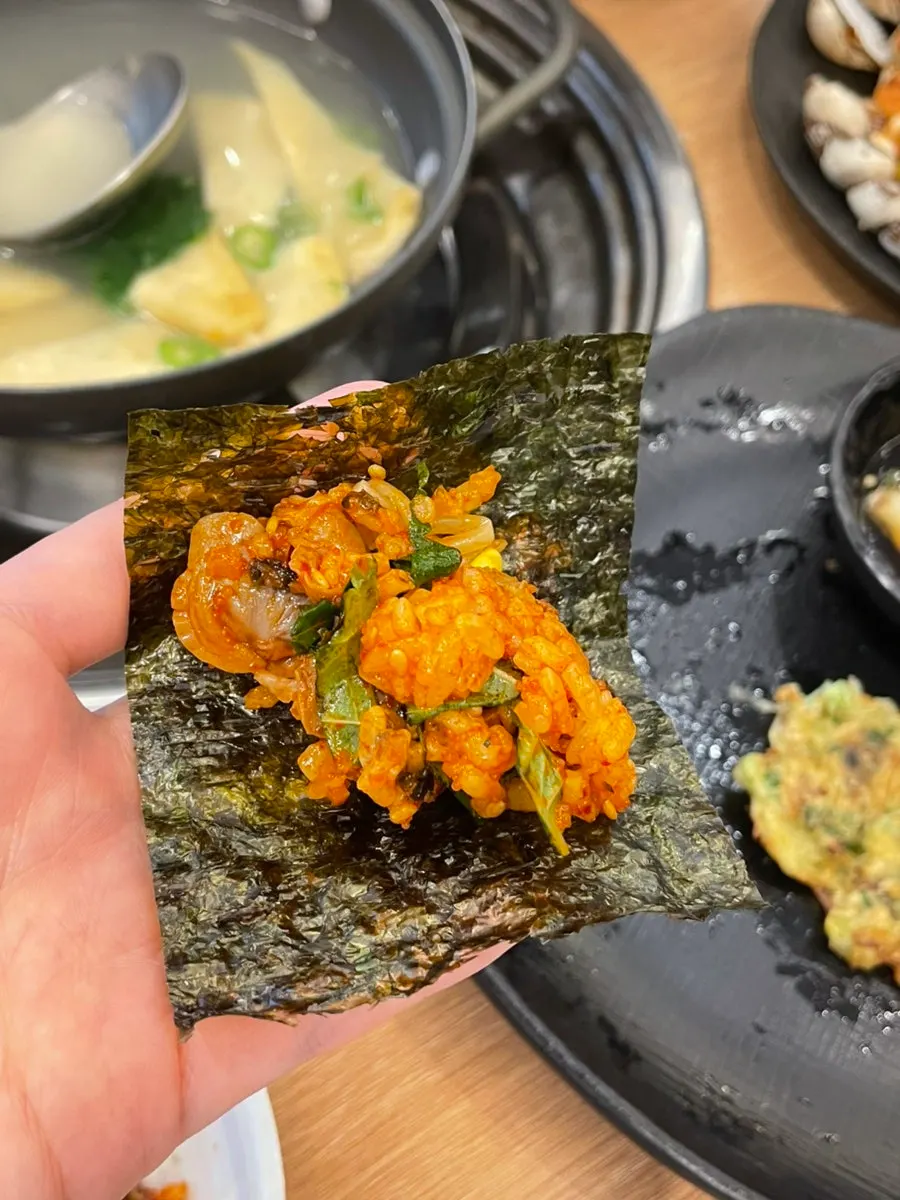 Red cockle bibimbap in spicy seasoning