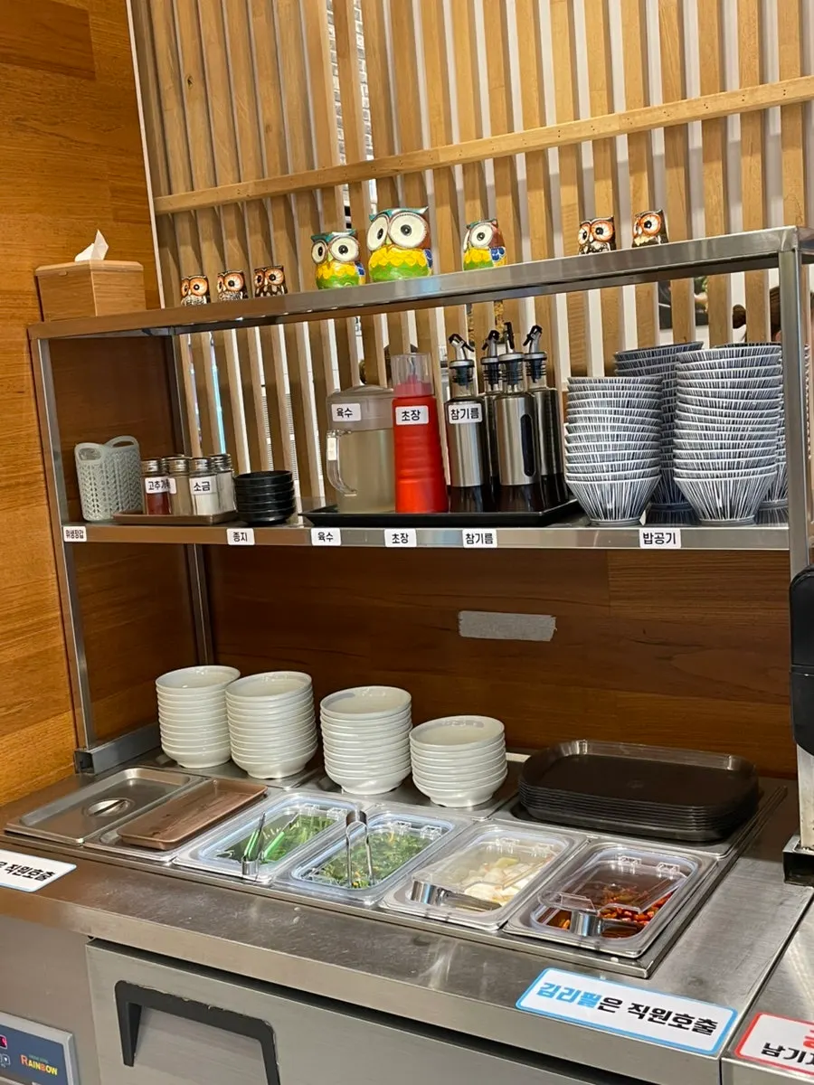 Corner with to-go containers at Kkomak Manse