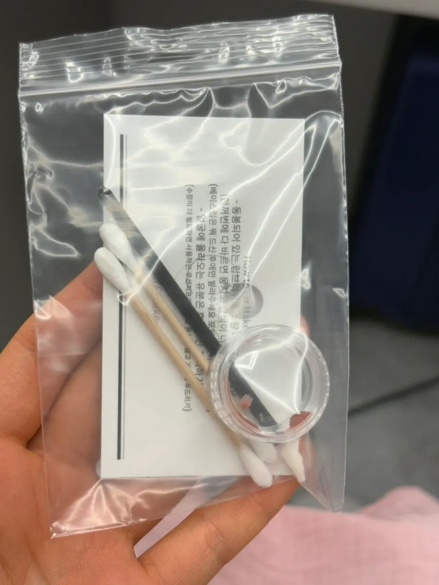 웨이브 느낌을 살린 헤어스타일링 완성 모습
