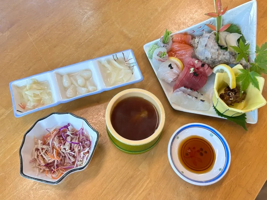 Appetizer salad and broth