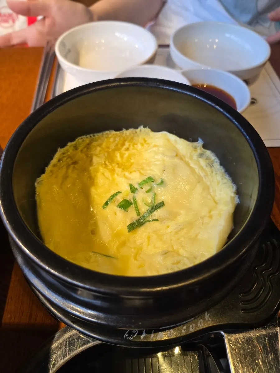 창가에서 바라본 매장 모습
