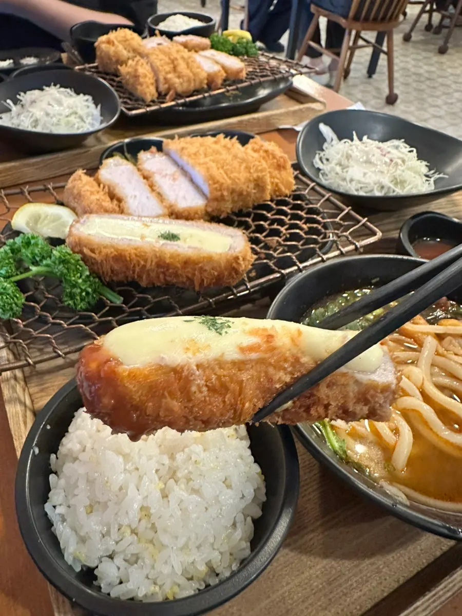 치즈가 길게 늘어나는 치즈카츠