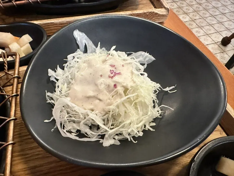 세트에 함께 나온 샐러드