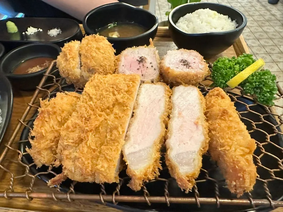 부드러운 안심 꽃카츠 한 조각