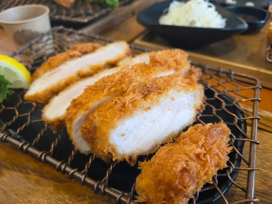 Table with loin cutlet and udon together