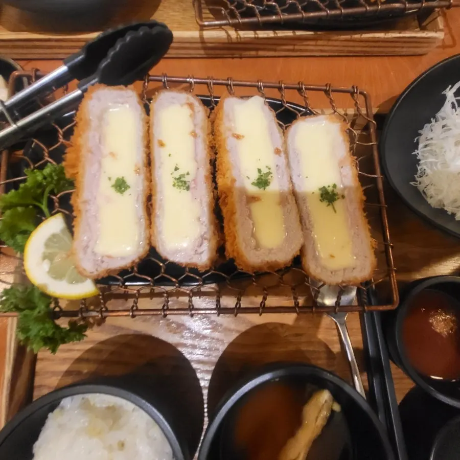 따뜻할 때 늘어나는 치즈카츠 치즈