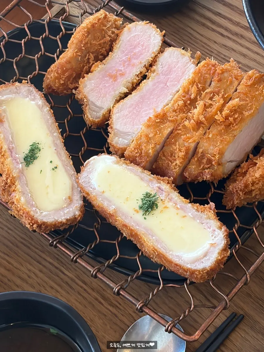 화우동 면발을 들어올린 모습