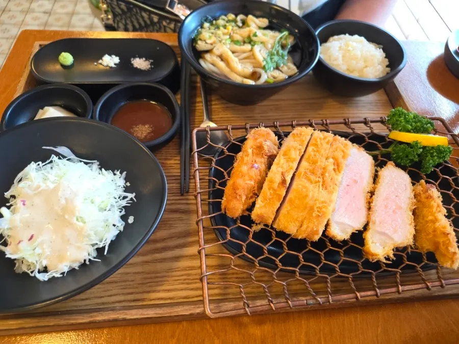 맑고 담백한 국물의 수우동