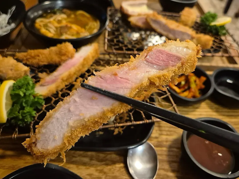 칼칼한 국물의 화우동 면발