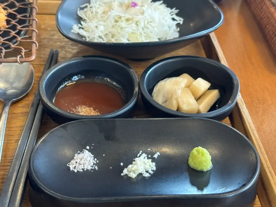 Cutlet dipped in lemon salt
