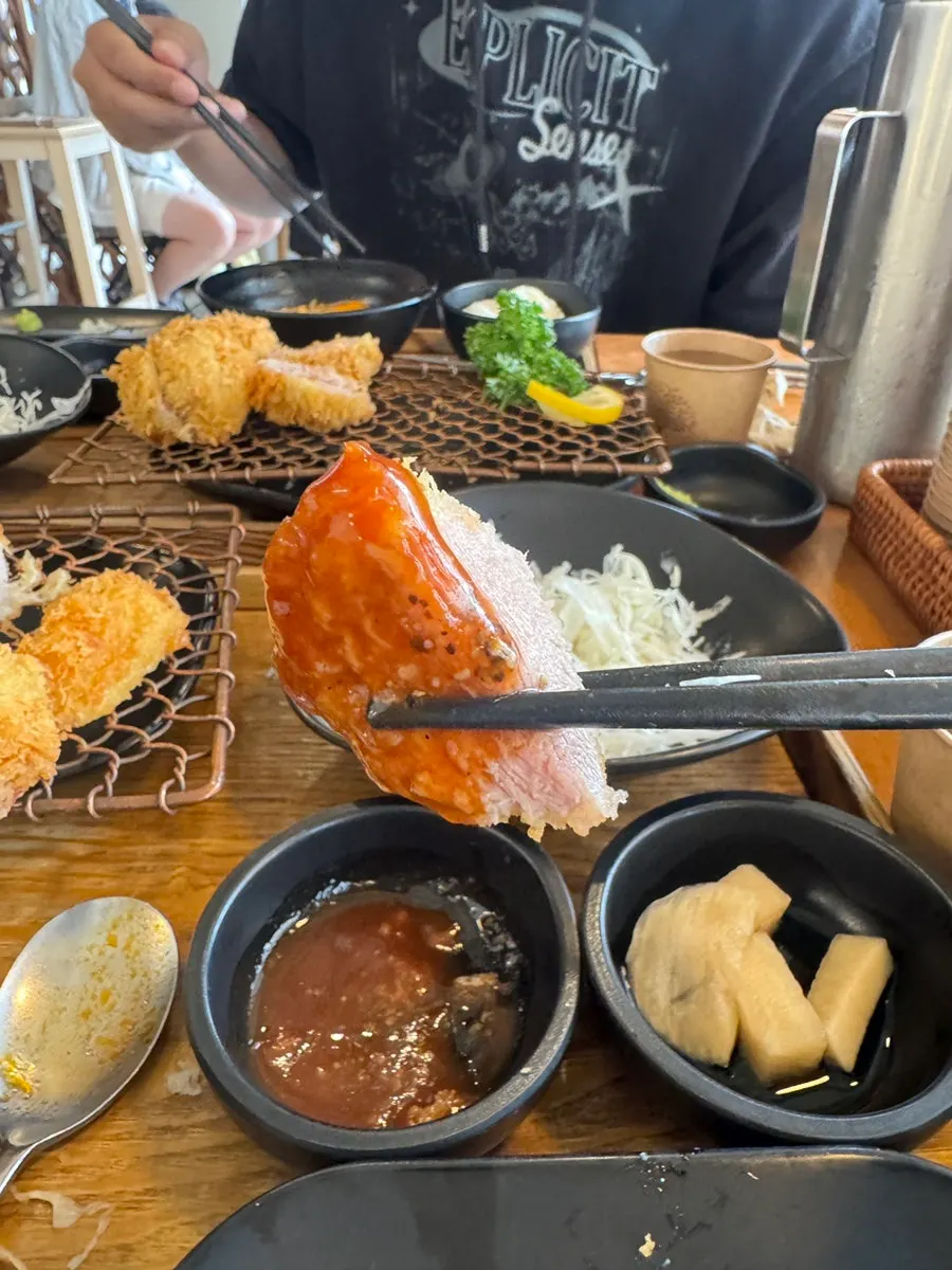 Loin cutlet dipped in sauce
