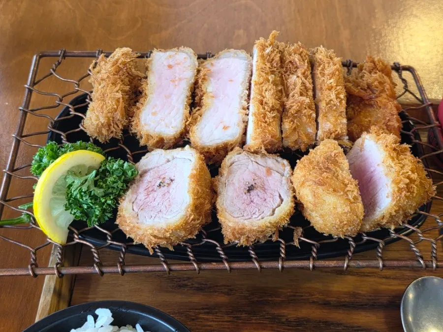 Deungkkotcheu with both loin and tenderloin cutlet