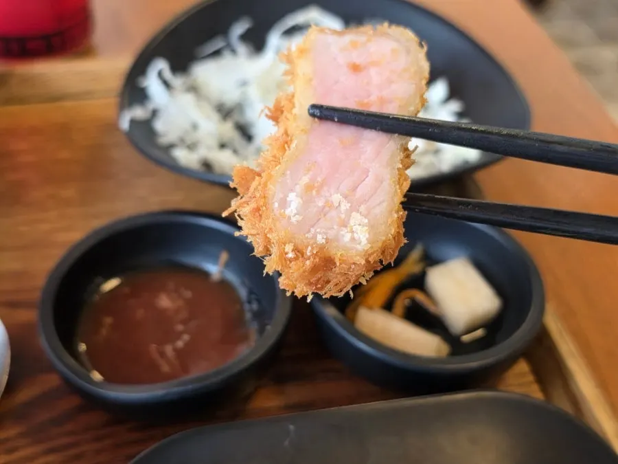 Pork cutlet topped with lemon salt