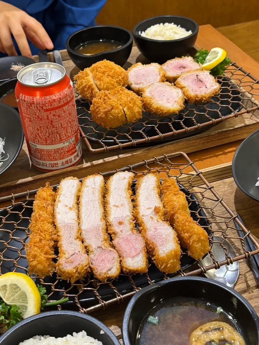 Set meal components including sauce and pickled radish