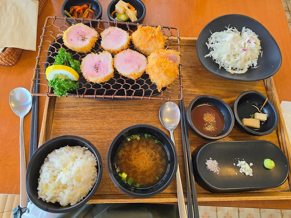 Full tenderloin kkot gatsu set meal
