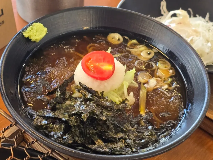 꽃가츠 기본 찬과 소스 세팅