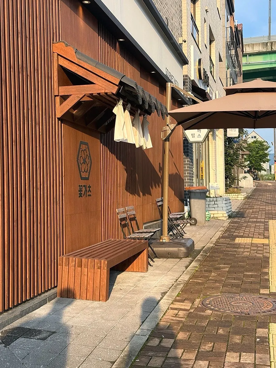 Entrance of Kkot Gatsu Dongtan Main Branch with Japanese-style atmosphere