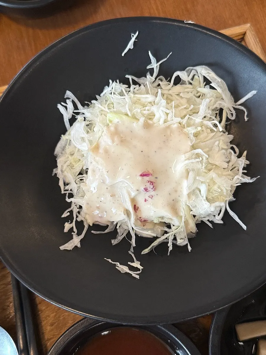 Salad with sesame dressing