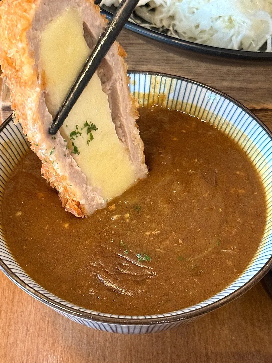 Kkot katsu dipped into the curry