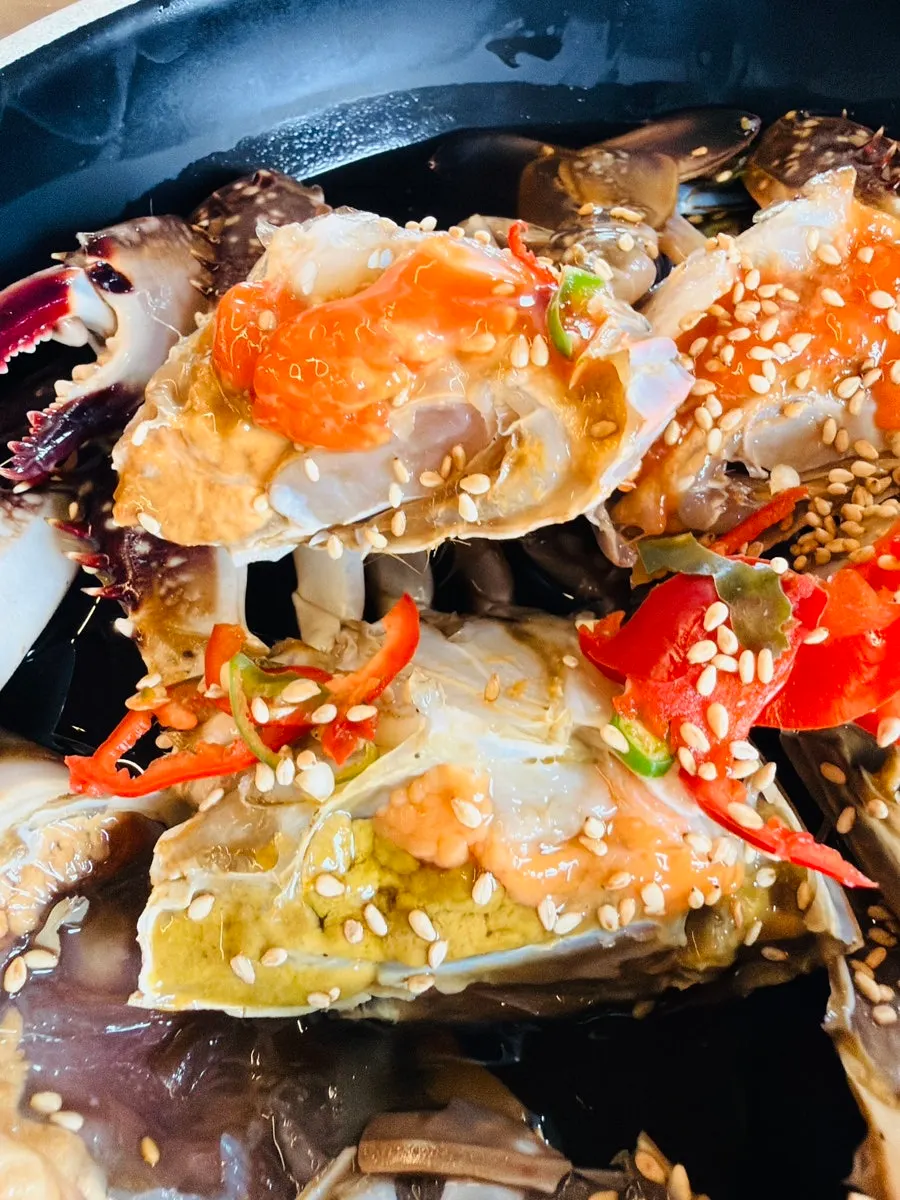 살이 비치는 간장게장 단면