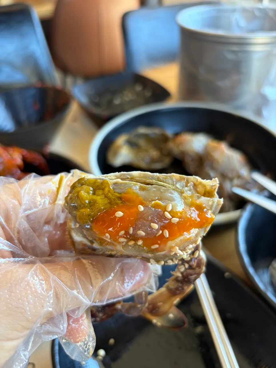 간장게장 게살과 따뜻한 밥