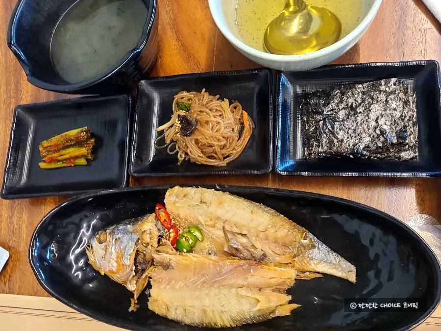 Flaked flesh of Kkotgeok's dried corvina