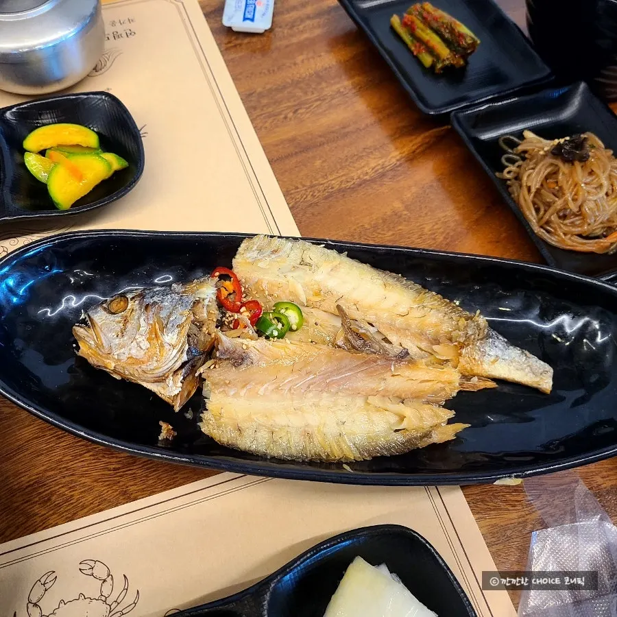 Dried corvina flesh placed on warm rice