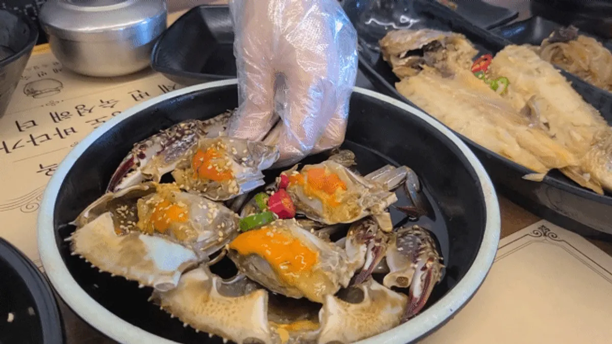 Roe-filled soy marinated crab at Kkotgeok Cheonan Yuryang-dong Branch