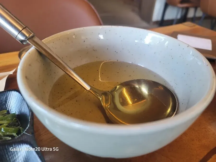 발라낸 보리굴비 살코기와 밥상