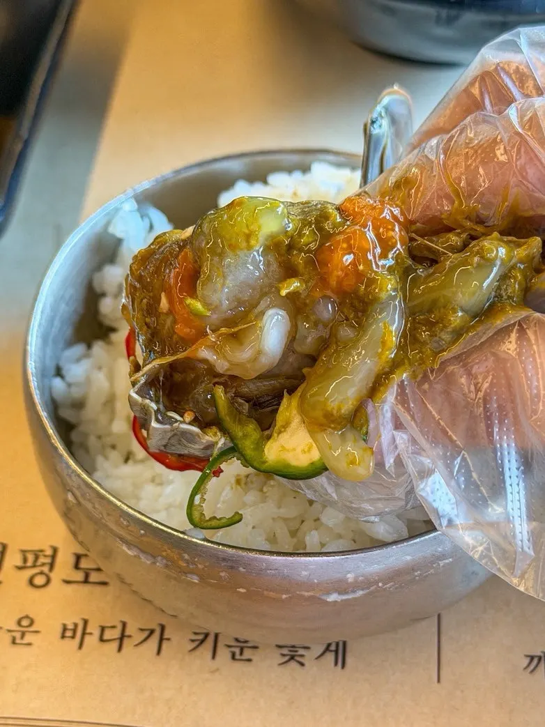 밥과 함께 먹는 간장게장