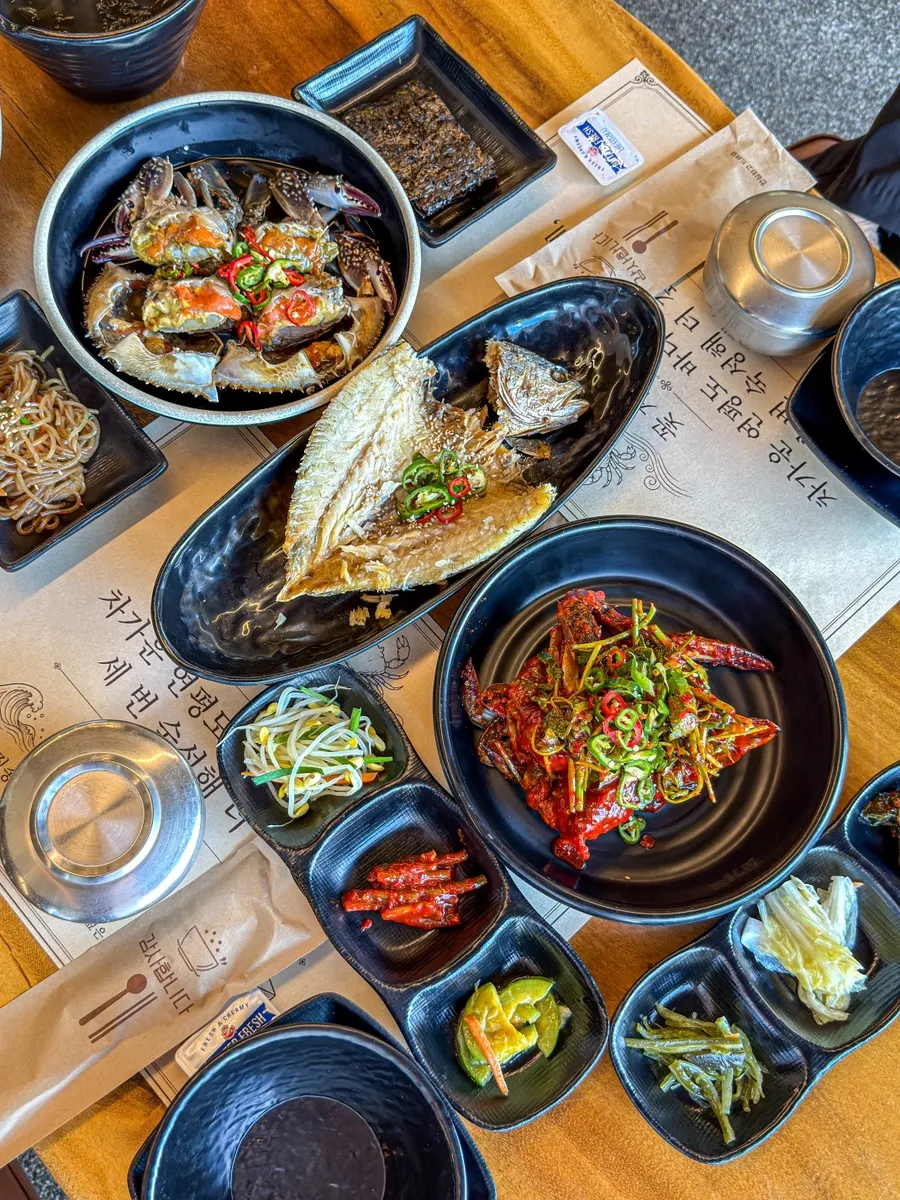 식사를 마친 꽃게옥 테이블