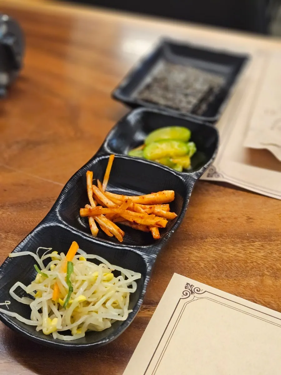 꽃게옥 밑반찬 접시