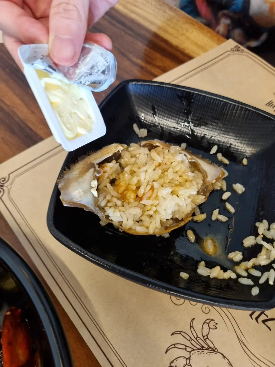 Rice mixed into the crab shell