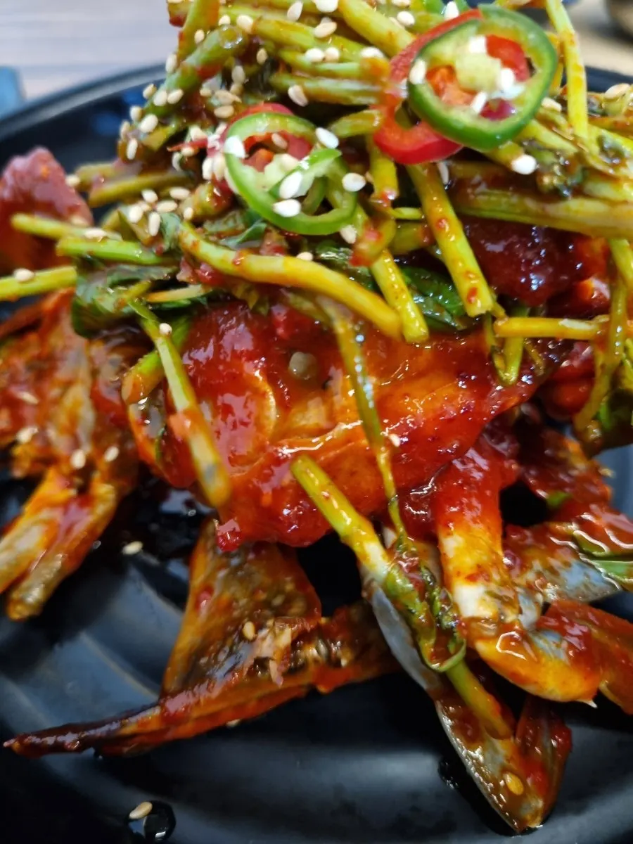 Two kinds of crab in the albaegi set