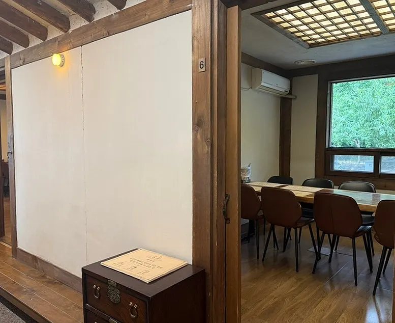 Seating at Kkotgeok's calm-atmosphere Korean dining room