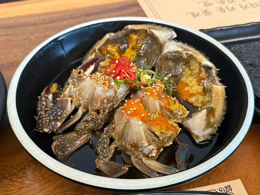 Full table setting of the Kkotgeok C Set