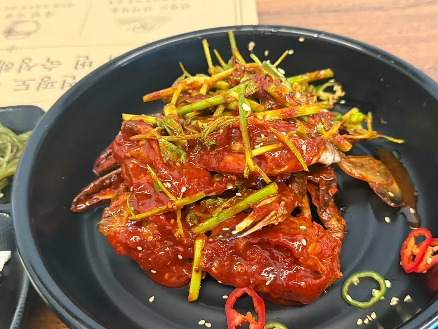 The roe-filled crab set with Yeonpyeong crab stew
