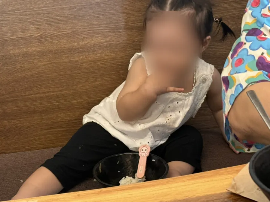 Separate seaweed soup and baby tableware for the kids
