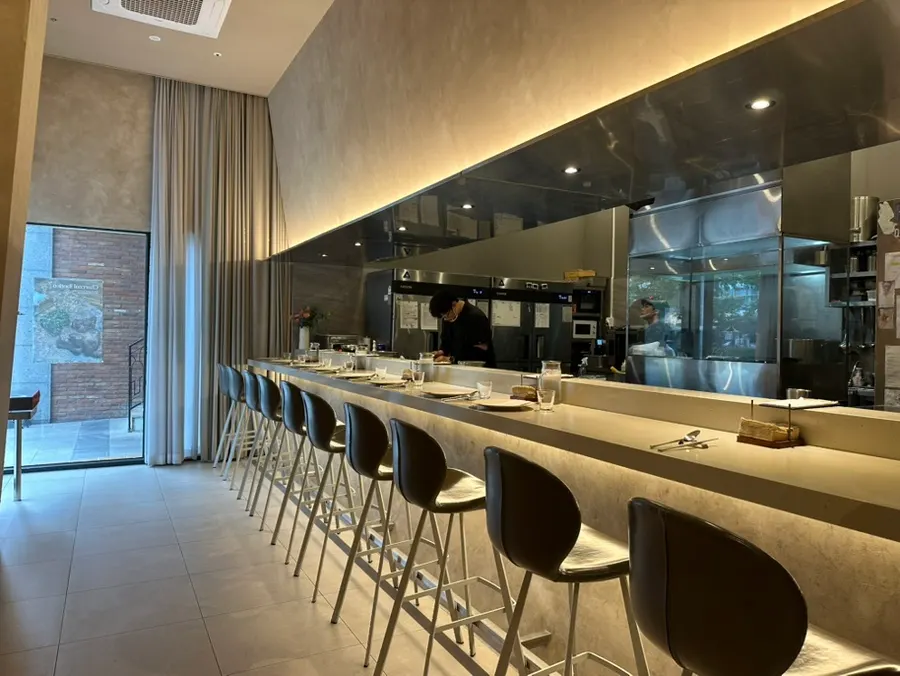 Bar chair seating at Kkweda